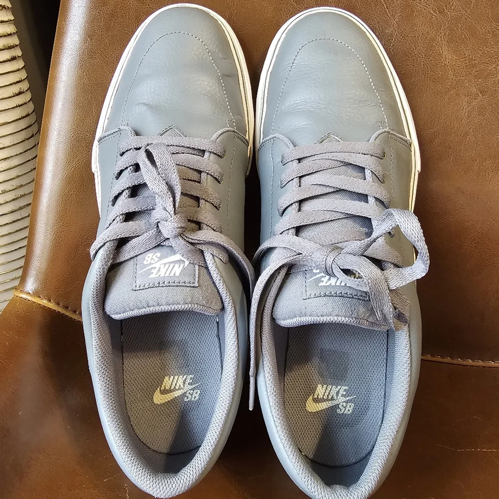 Nike SB Satire Men’s Size 11 Gray Leather Sneakers